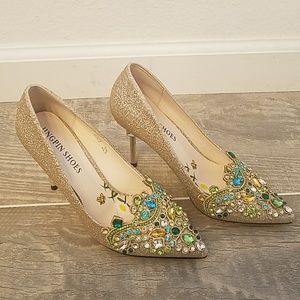 Gold pumps 4in heels